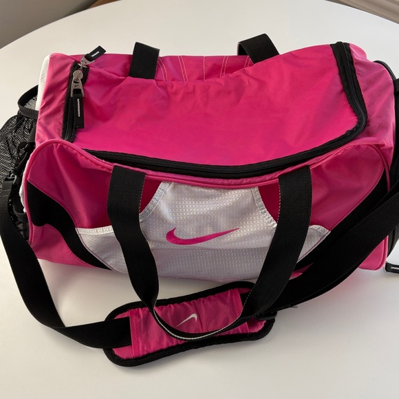 Nike Gym Club Duffel Bag - Elemental Pink / Silver / Black - Picture 2 of 11